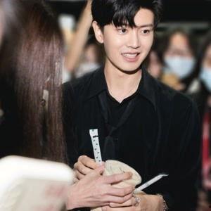 任嘉伦爆料最新视频播放  第2张